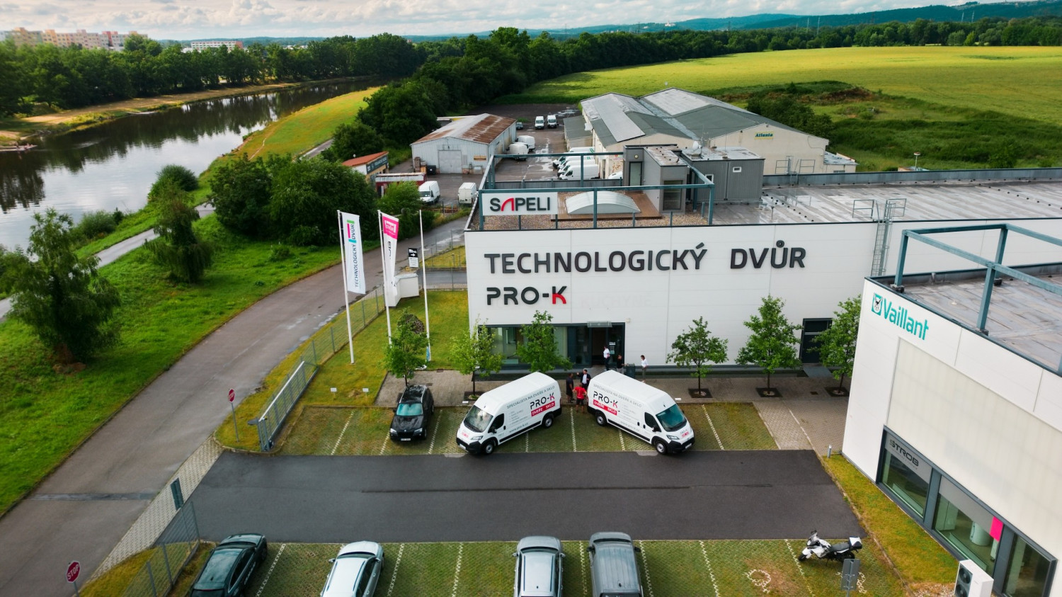 Exteriér showroomu PRO-K v Českých Budějovicích v areálu Technologického dvora
