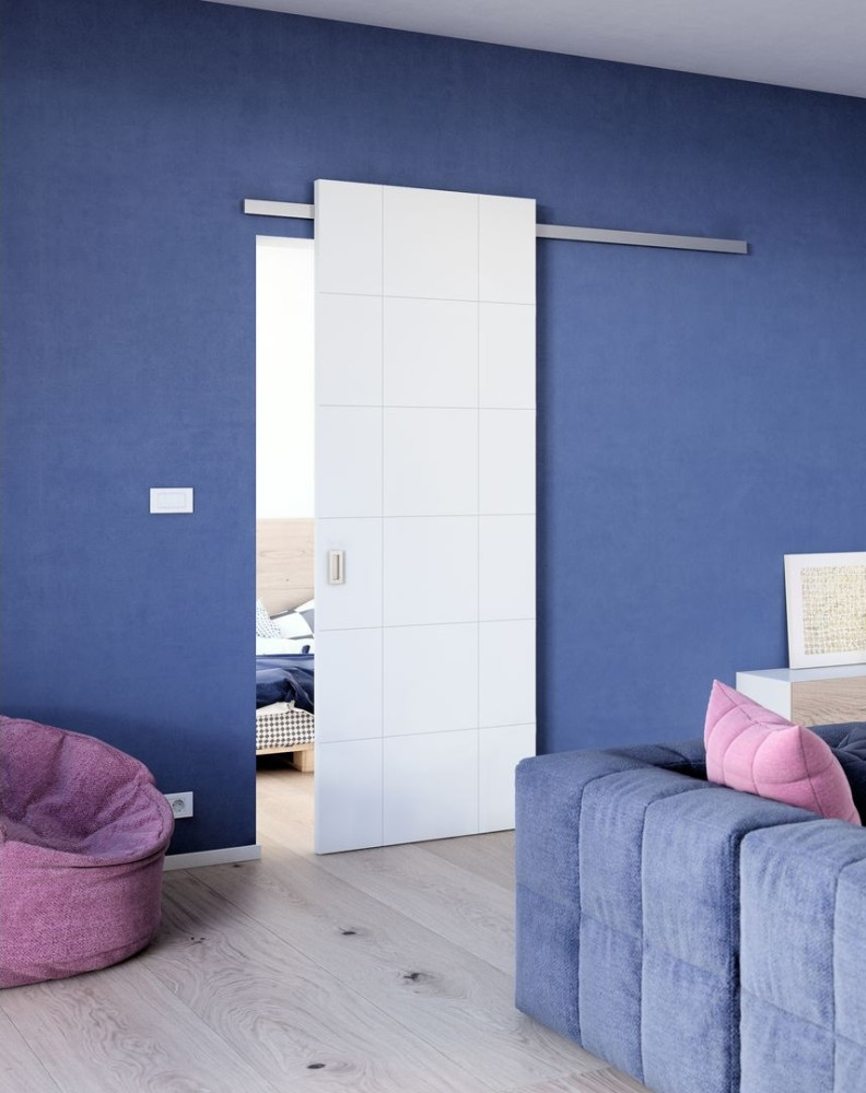 Bílé posuvné dveře SAPELI REDE v moderním interiéru