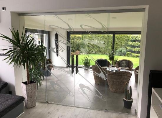 Kliknutím zvětšíte bezpečnostního čirého skla s motivem, posuvný systém DORMA MUTO v nerezu, zakázková výroba spol. PRO-K