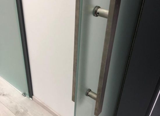Reference - skleněné posuvné dveře, zakázková výroba spol. PRO-K