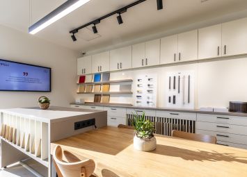 PRO-K nyní i v Táboře: Showroom dveří SAPELI a skleněných interiérů