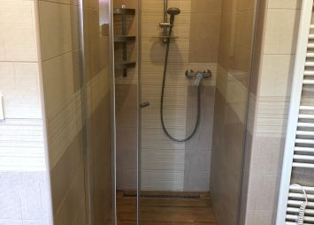 Reference: sprchový kout