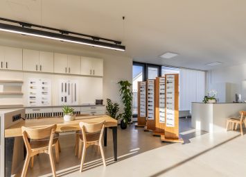 Showroom interiérových dveří a skla v Českých Budějovicích a Táboře