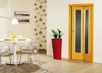 Špatná volba materiálů u rodin s dětmi a mazlíčky: jak vybrat odolné dveře a příčky